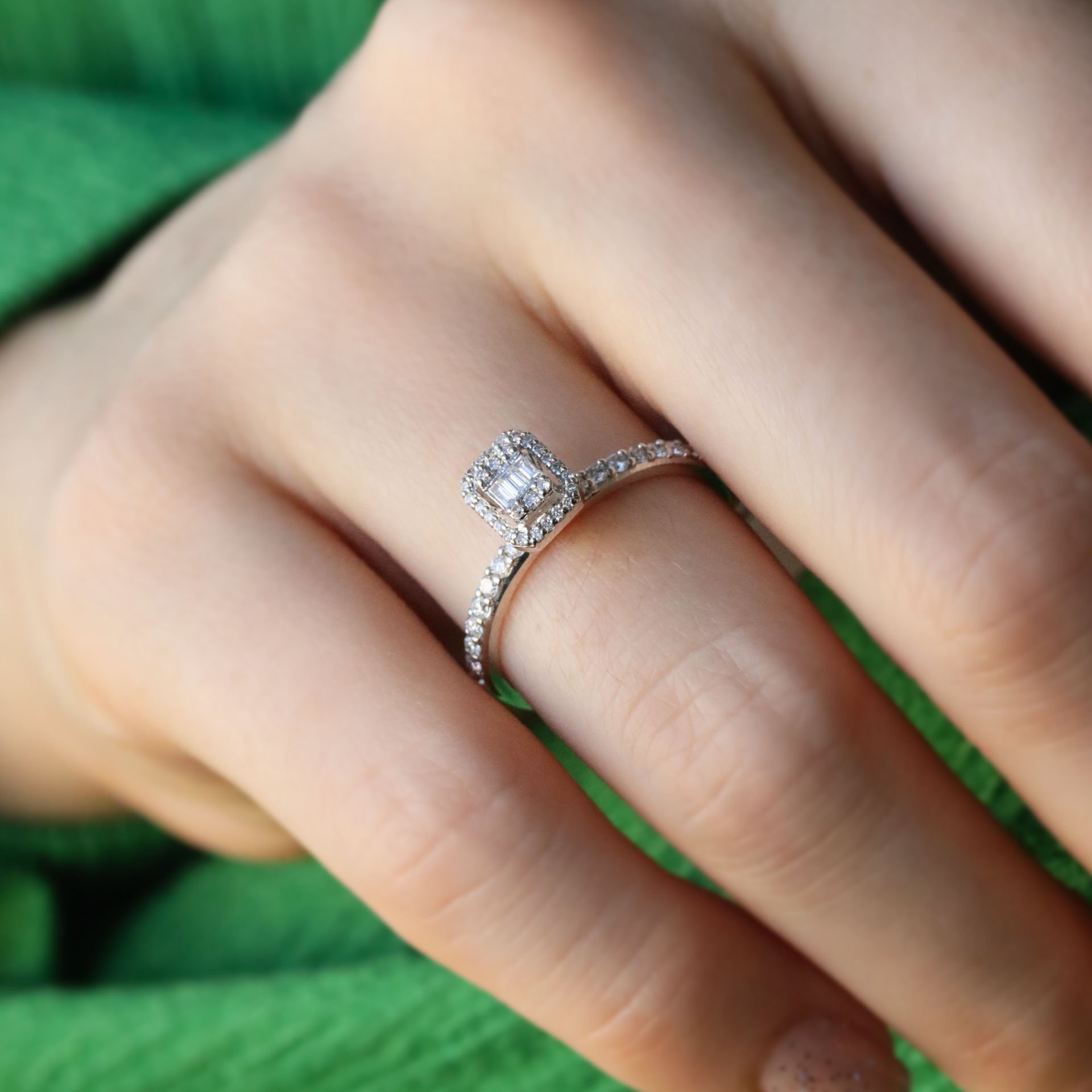 0,36 Ct. Baget Pırlanta Yüzük