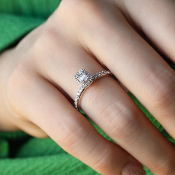 0,36 Ct. Baget Pırlanta Yüzük