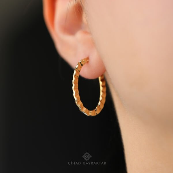 Desenli Halka Altın Küpe