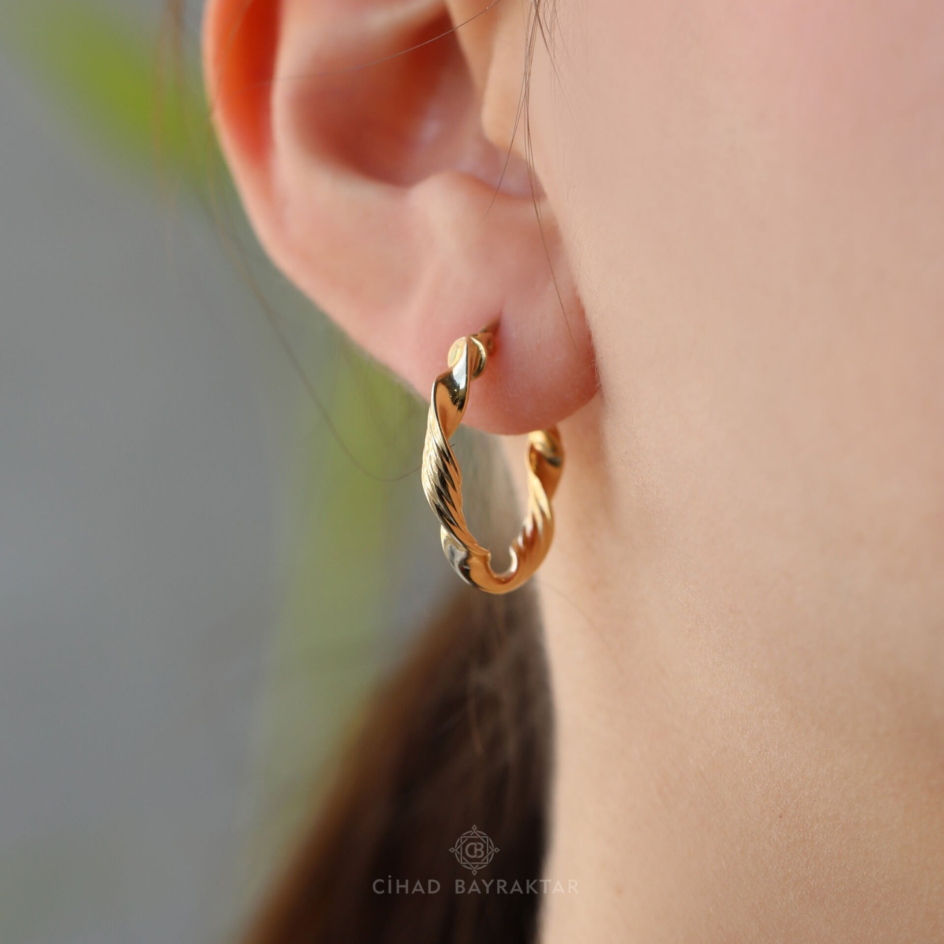 Burgu Halka Altın Küpe