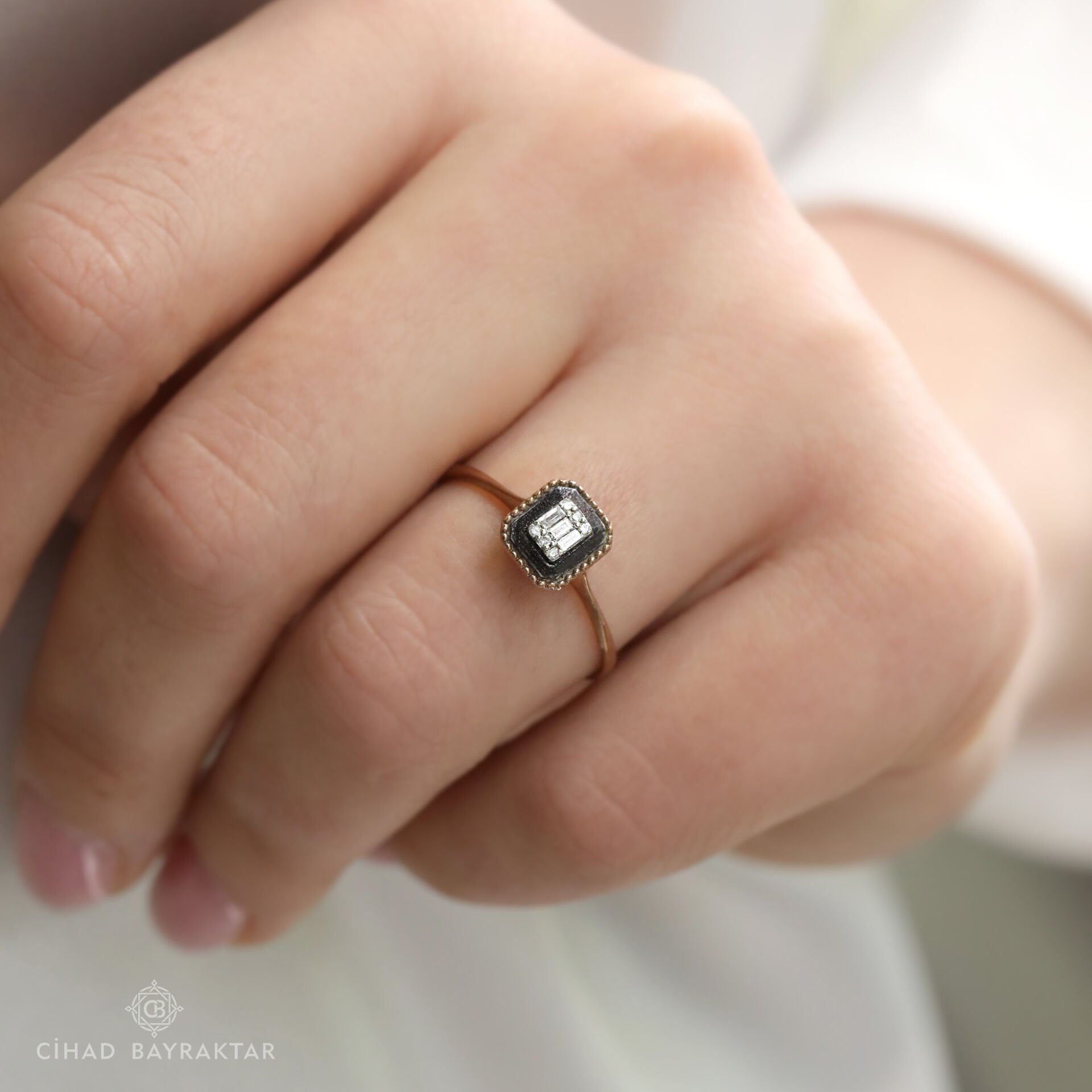 0,09 ct Elmas Baget Yüzük