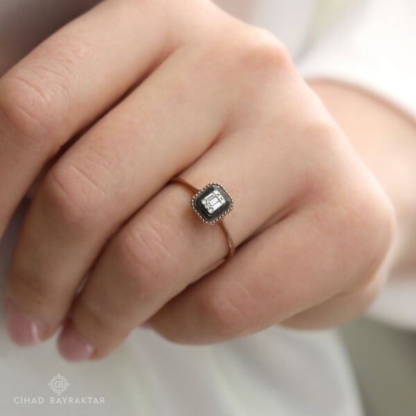 0,09 ct Elmas Baget Yüzük