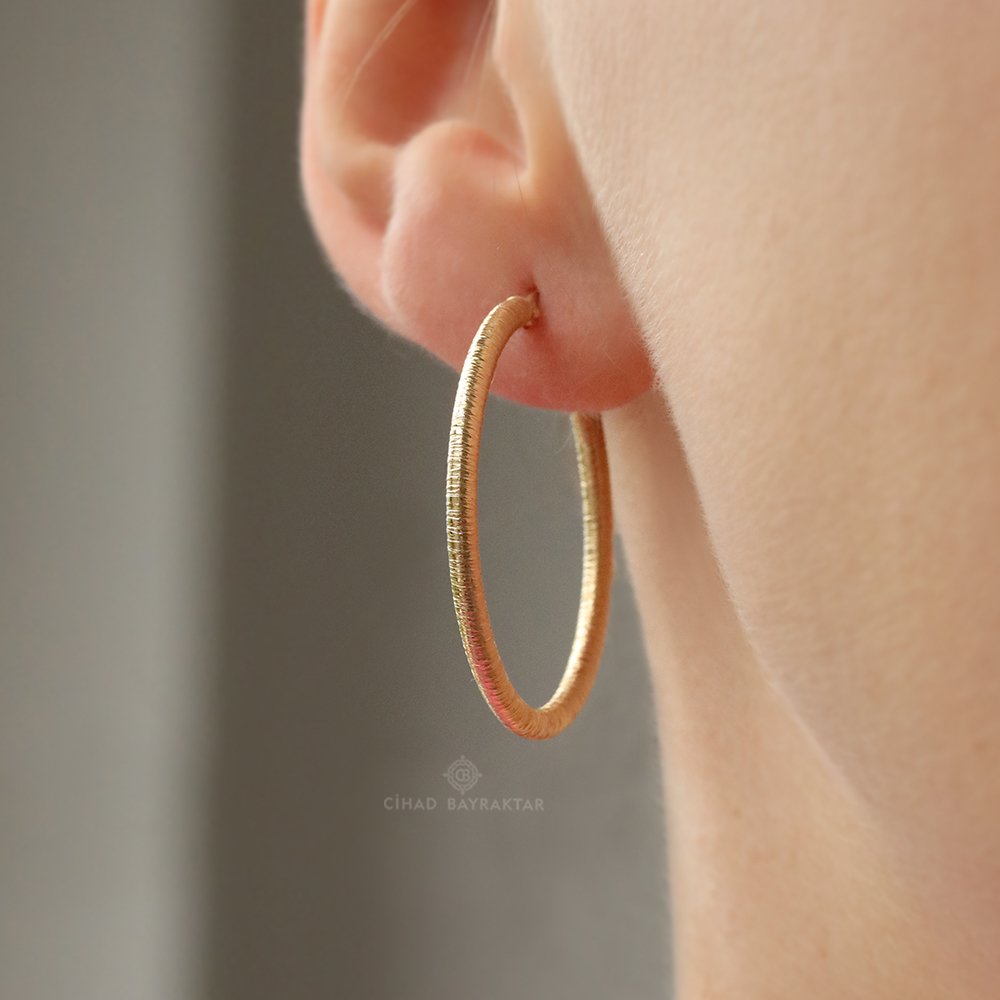 Dokulu Halka Altın Küpe