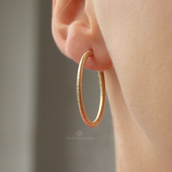 Dokulu Halka Altın Küpe