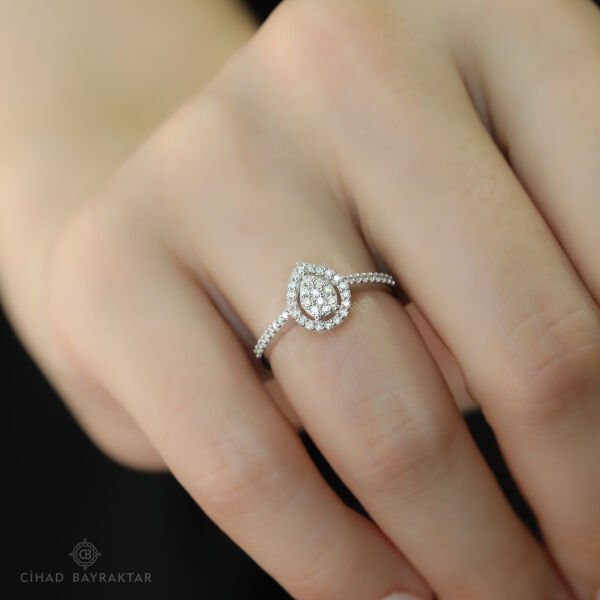 0,22 ct Pırlanta Damla Yüzük
