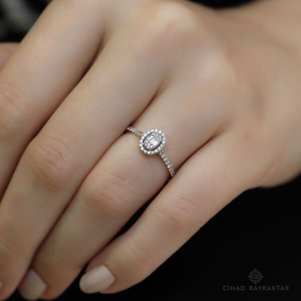 0,25 ct Pırlanta Oval Yüzük