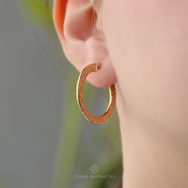 Desenli Halka Altın Küpe