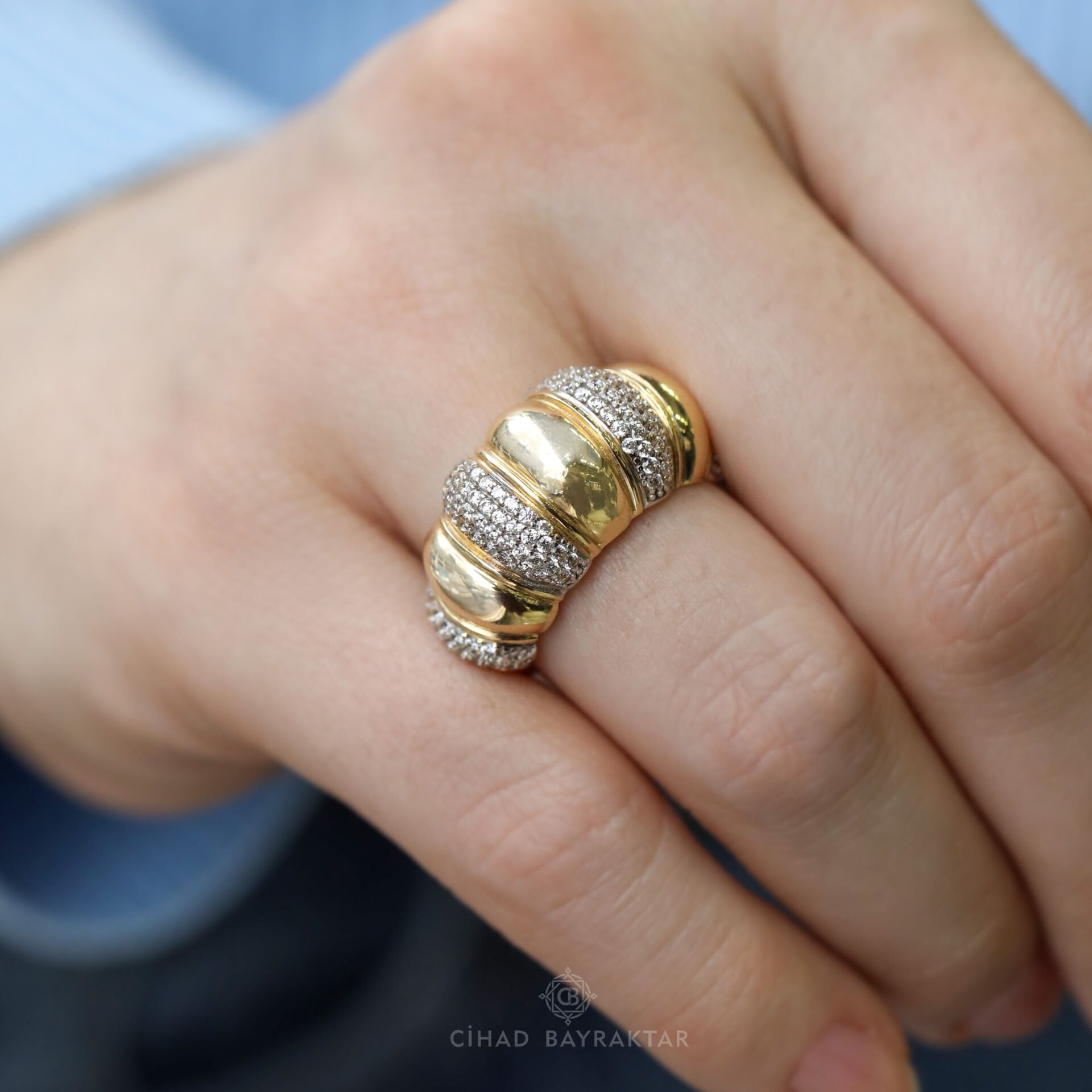 Bombeli Taşlı Altın Yüzük