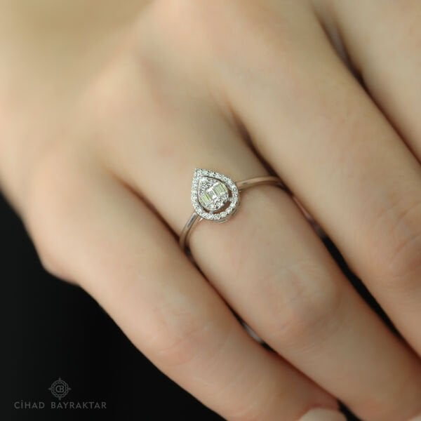 0.19 ct Pırlanta Damla Yüzük