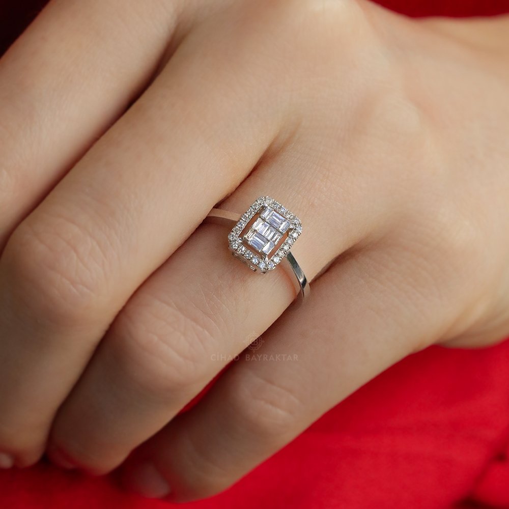 0,27 Ct.Baget Pırlanta Yüzük