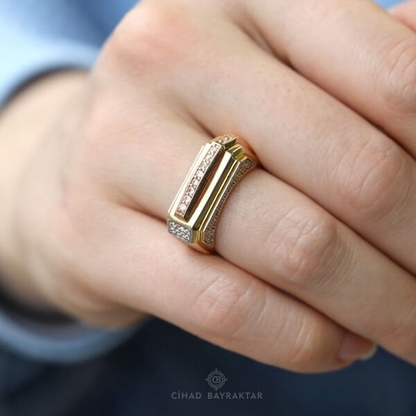 Taşlı Geometrik Altın Yüzük