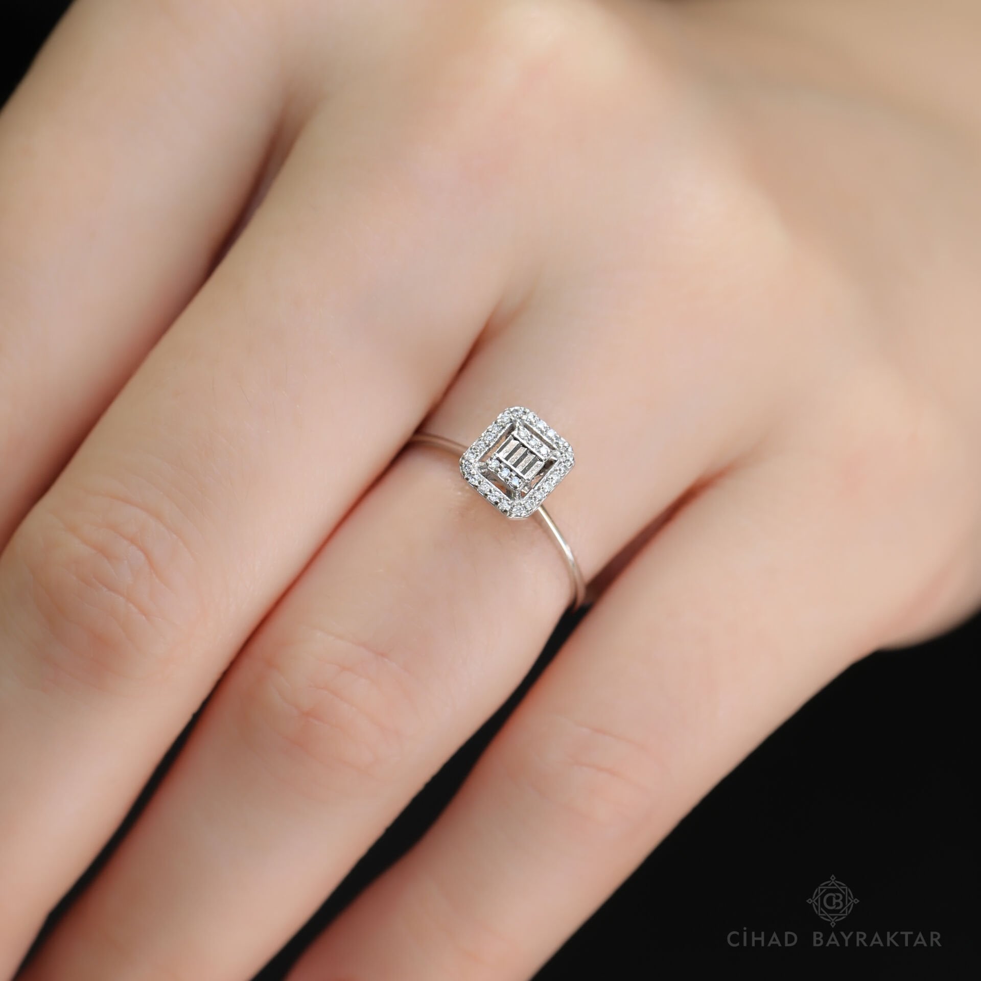 0.07 ct Pırlanta Baget Yüzük