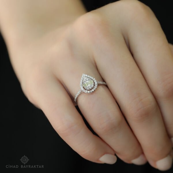 0.38 ct Pırlanta Damla Yüzük