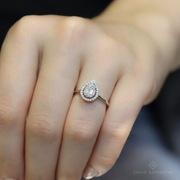 0.30 ct Pırlanta Damla Yüzük