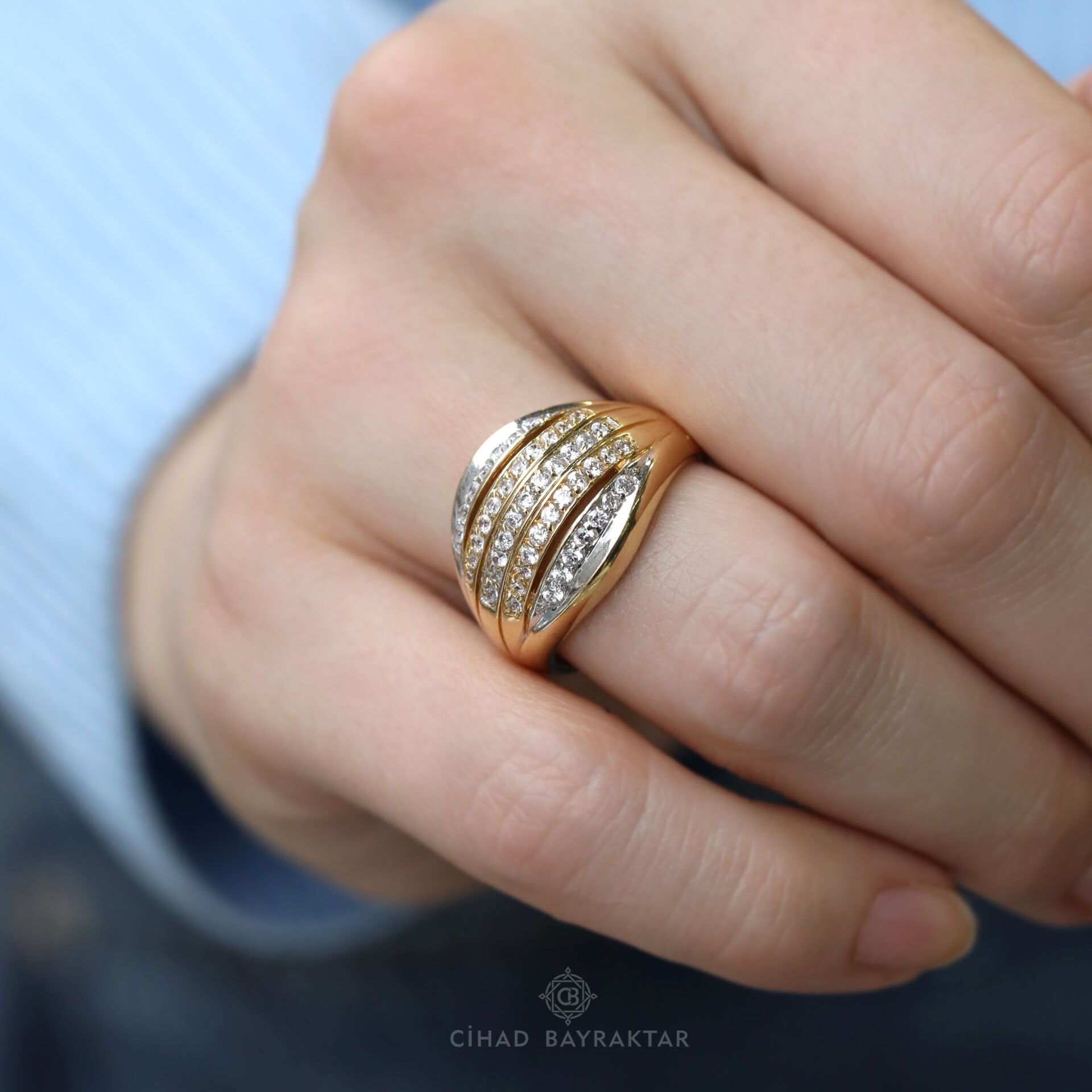 Bombeli Taşlı Altın Yüzük