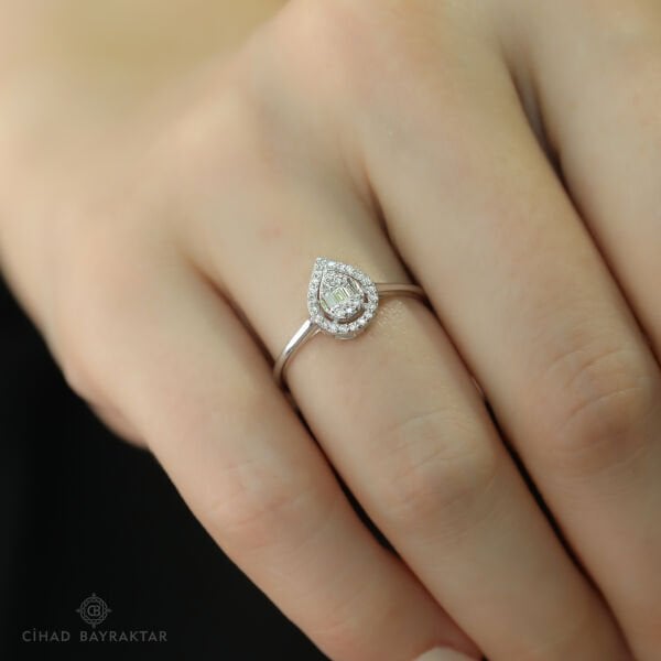 0.18 ct Pırlanta Damla Yüzük