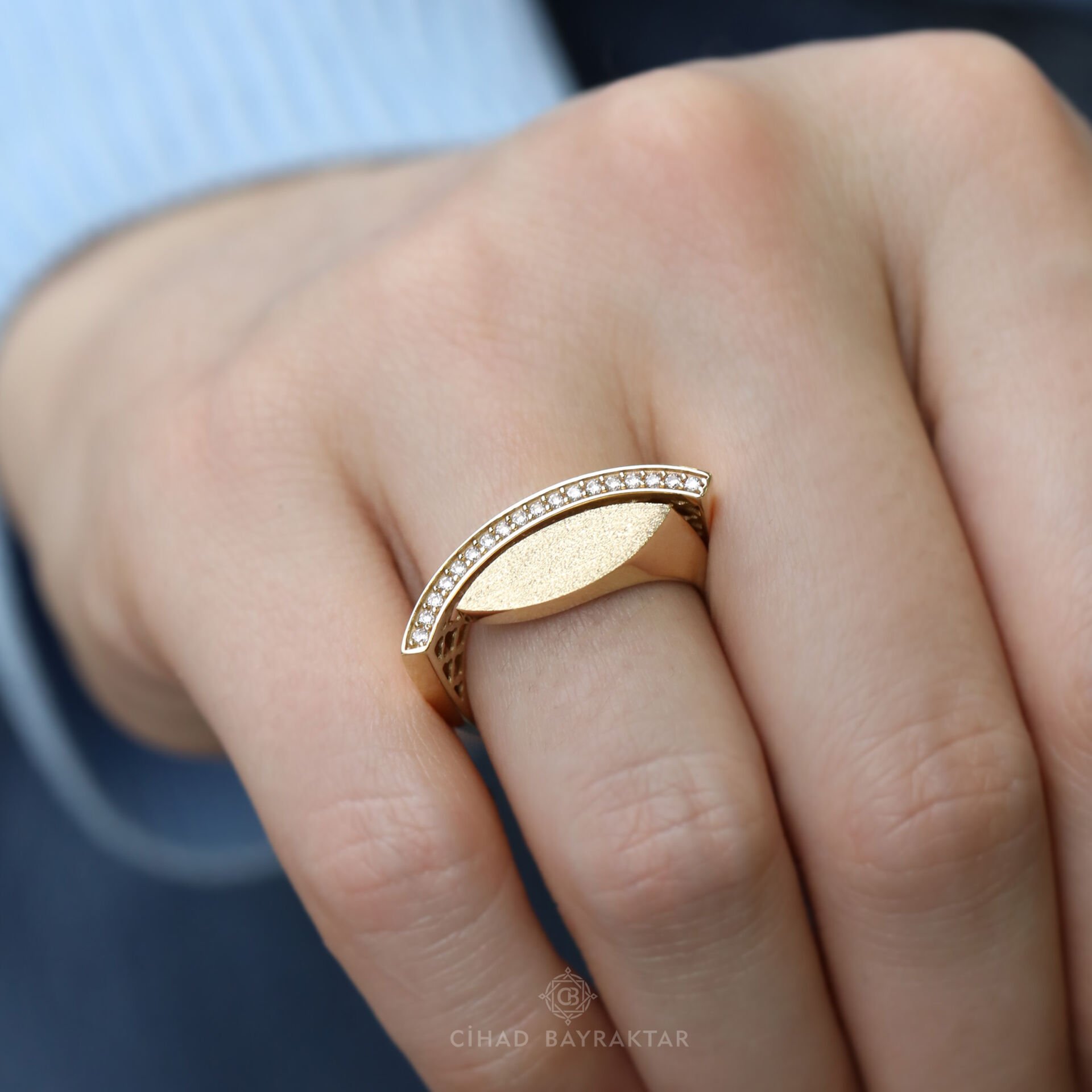 Taşlı Geometrik Altın Yüzük