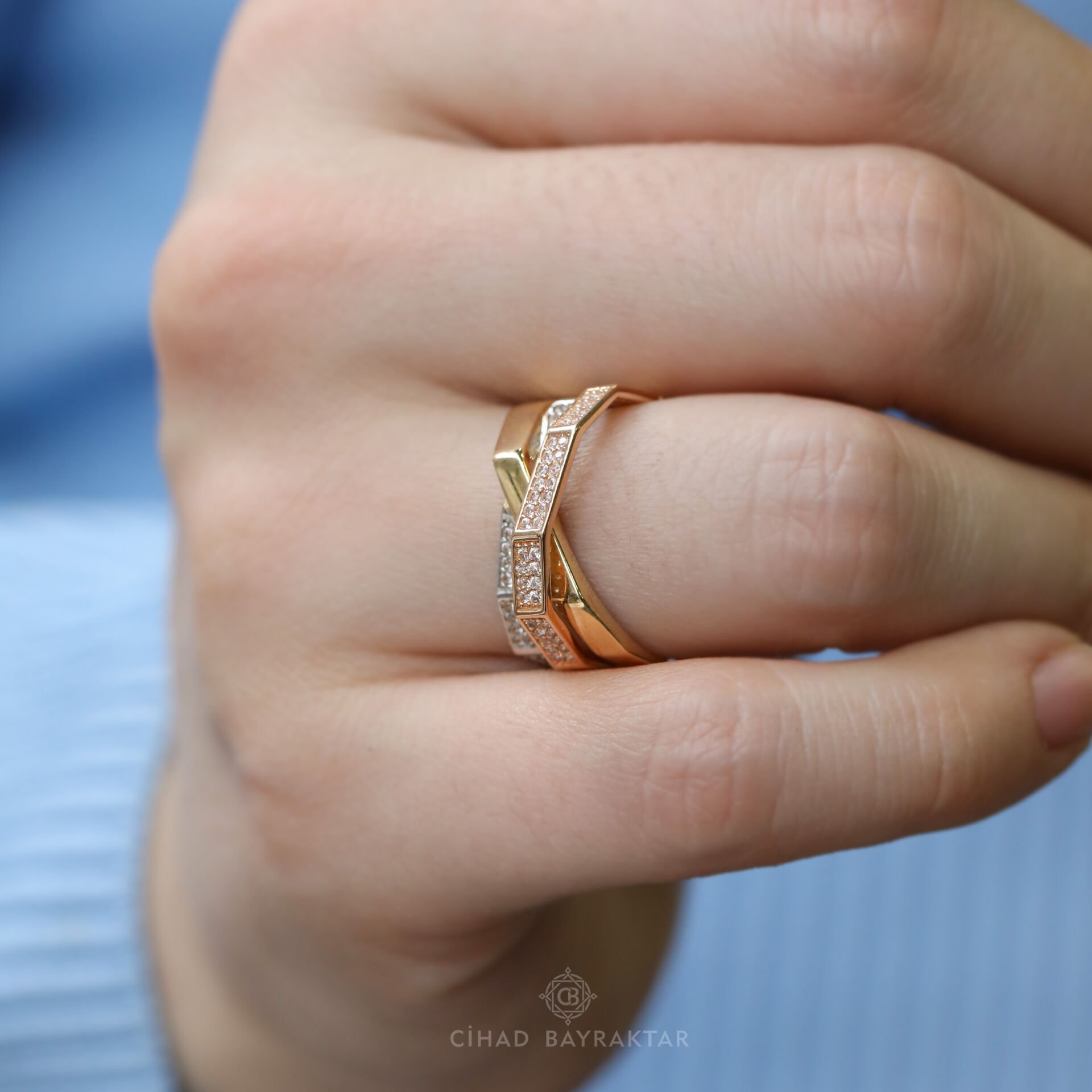 Taşlı Geometrik Altın Yüzük
