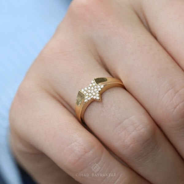 Taşlı Yıldız Altın Yüzük