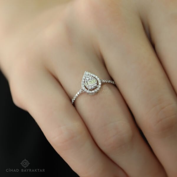 0.27 ct Pırlanta Damla Yüzük
