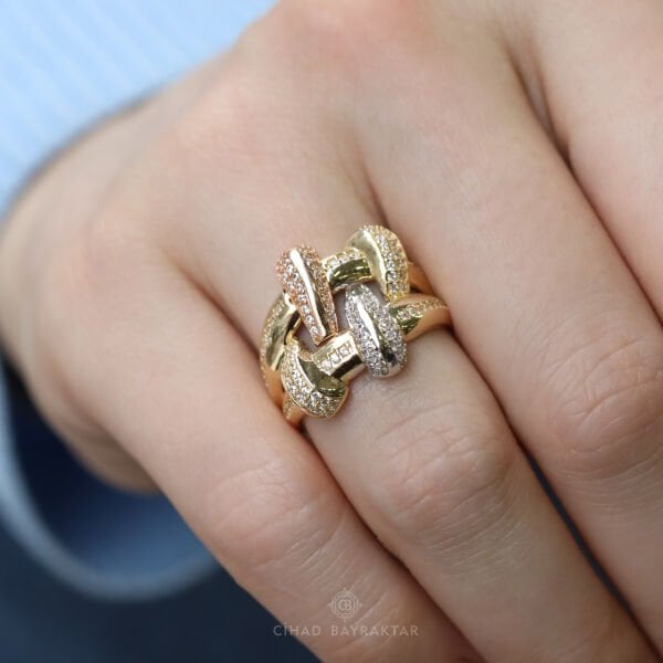 Bombeli Taşlı Altın Yüzük