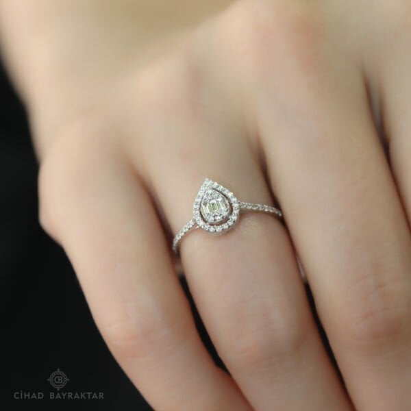 0.28 ct Pırlanta Damla Yüzük