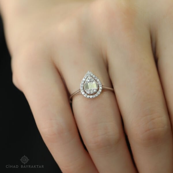 0.30 ct Pırlanta Damla Yüzük