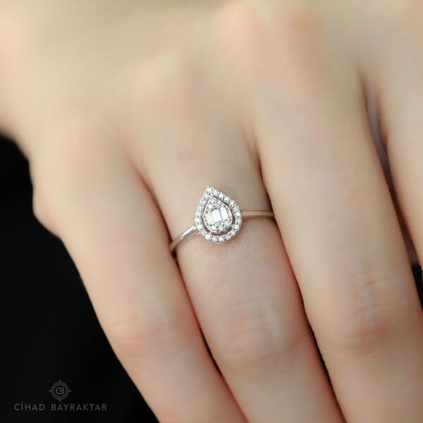 0.17 ct Pırlanta Damla Yüzük