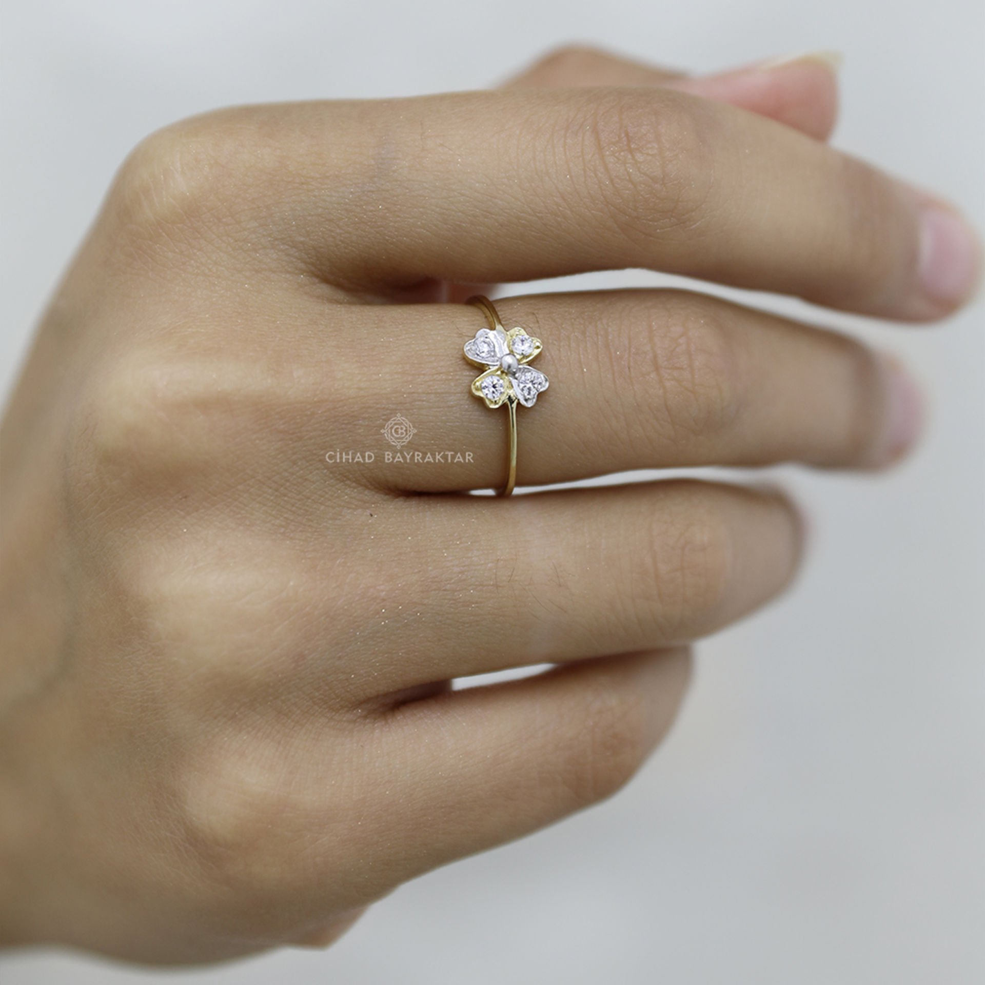 Taşlı Yonca Altın Yüzük