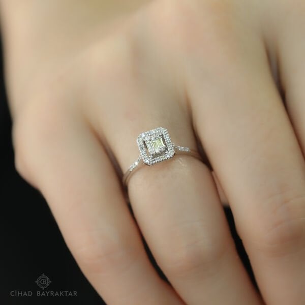 0.20 ct Pırlanta Baget Yüzük