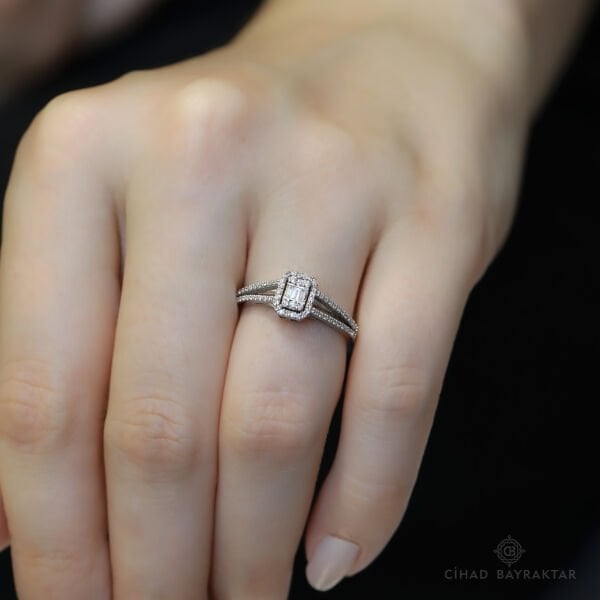 0.27 ct Pırlanta Baget Yüzük