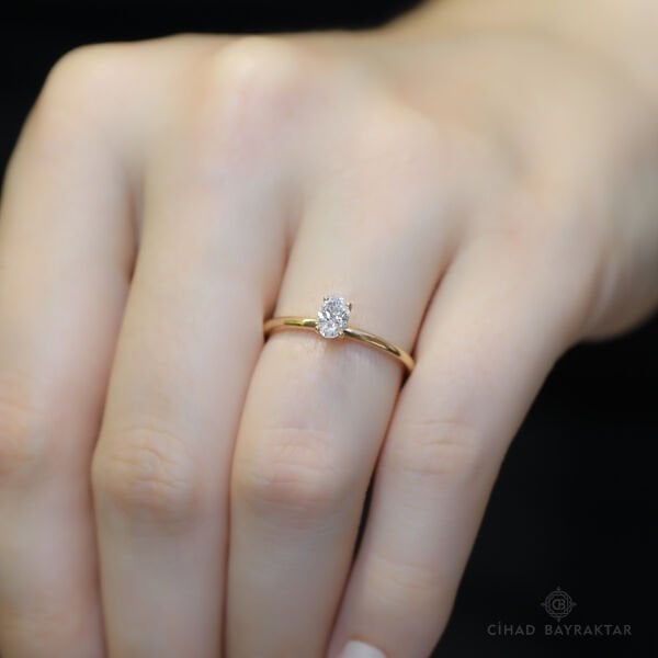 0.32 ct Oval Kesim Pırlanta Yüzük