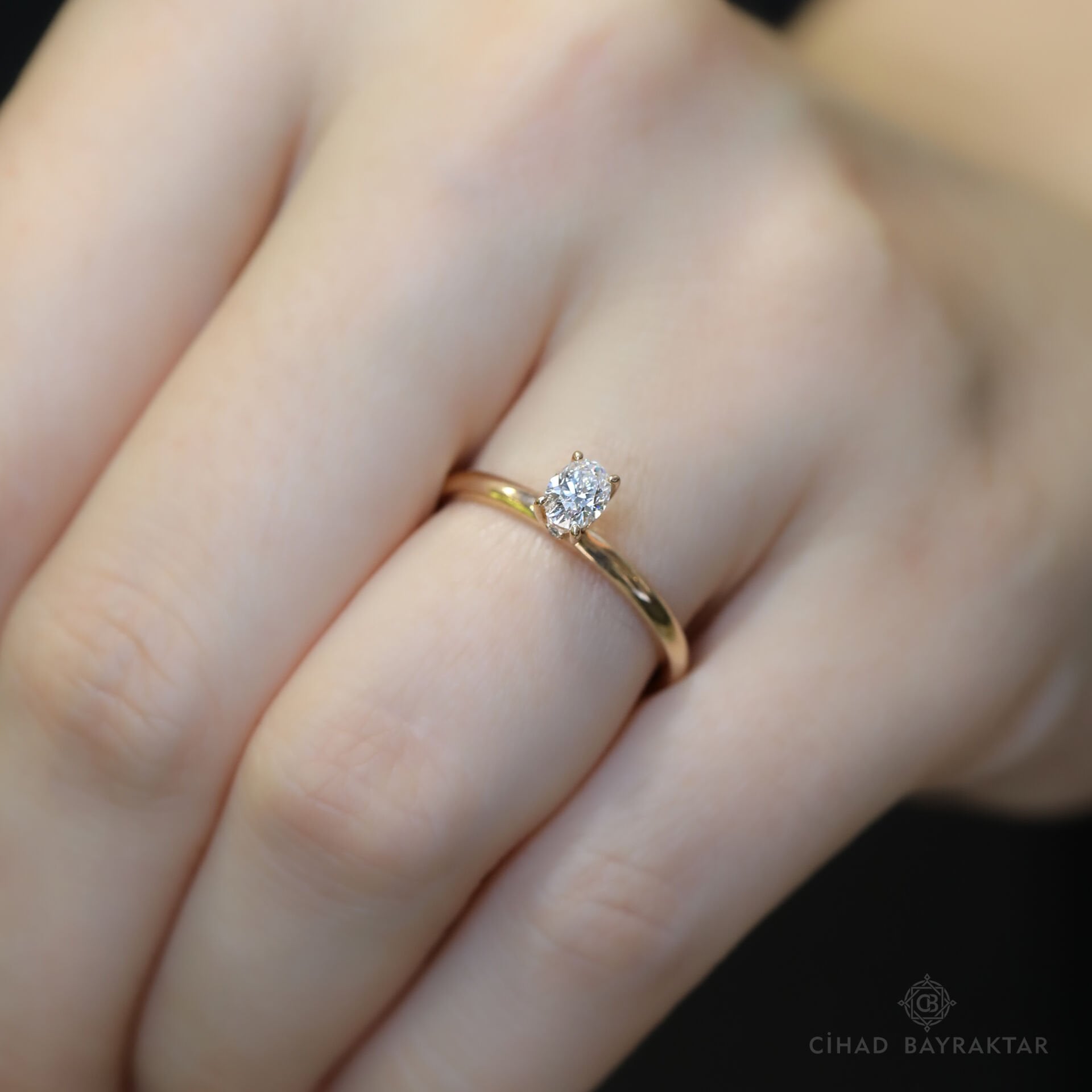 0.35 ct Oval Kesim Pırlanta Yüzük