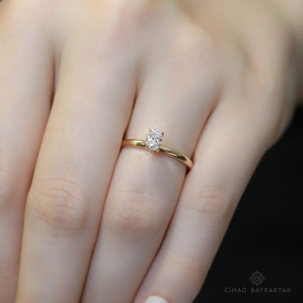 0.34 ct Oval Kesim Pırlanta Yüzük