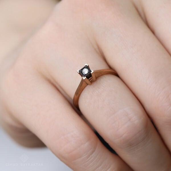 0,03 ct Elmas Tektaş Yüzük