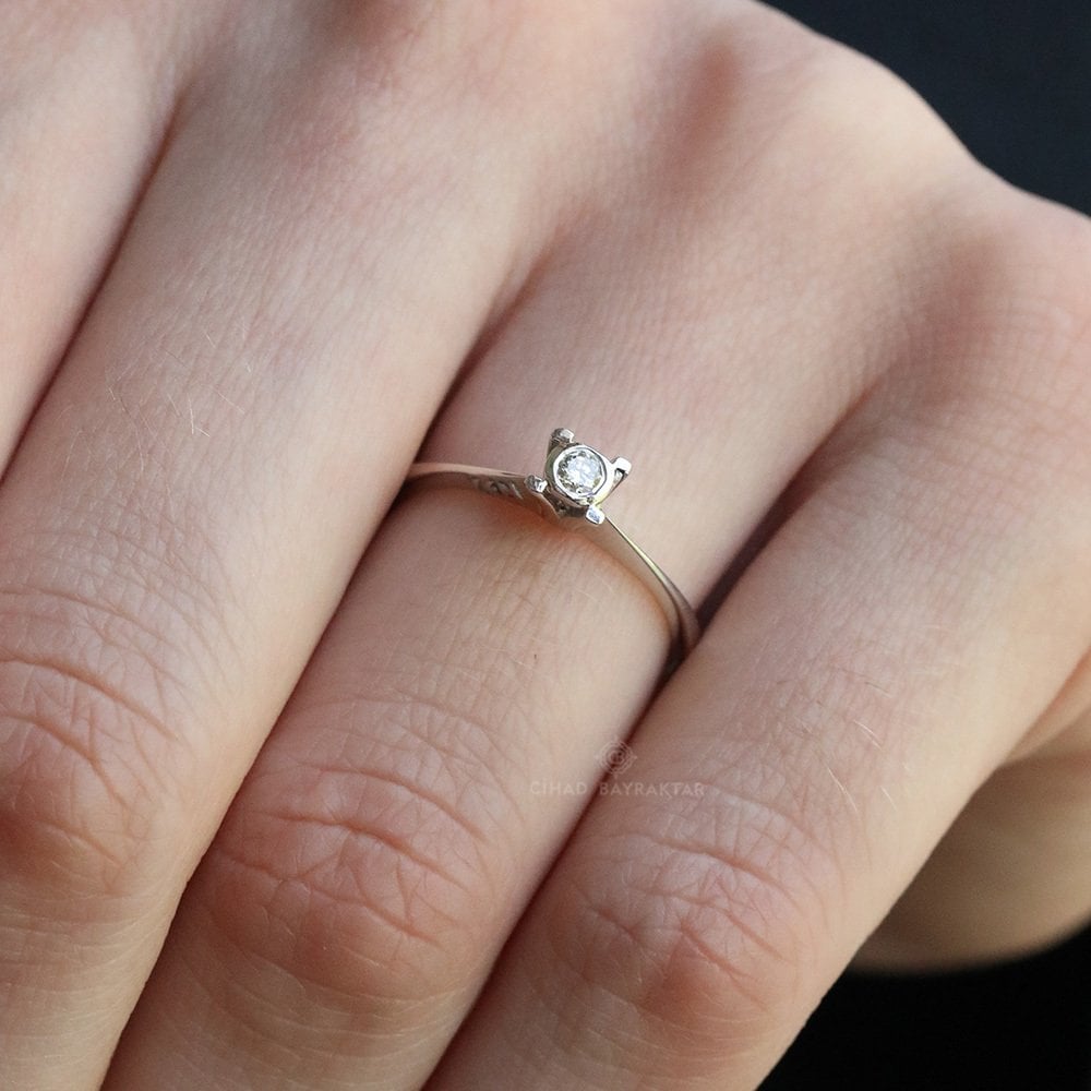 0,08 Ct. Tektaş  Pırlanta Yüzük