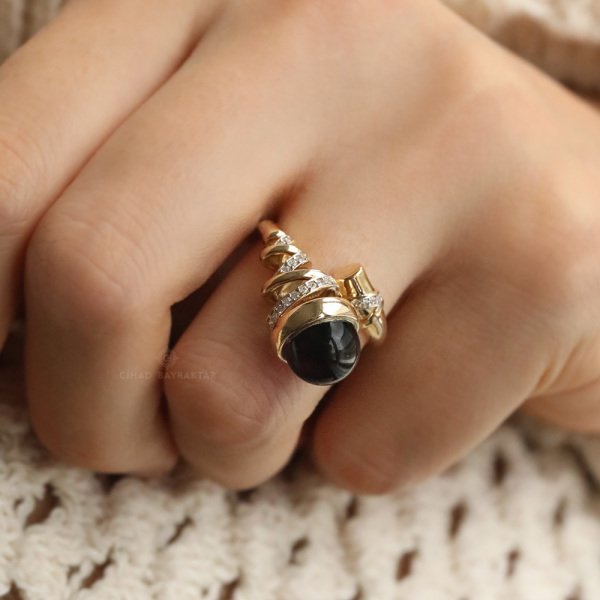 Mor Taşlı Altın Yüzük