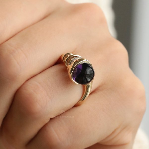 Mor Taşlı Altın Yüzük