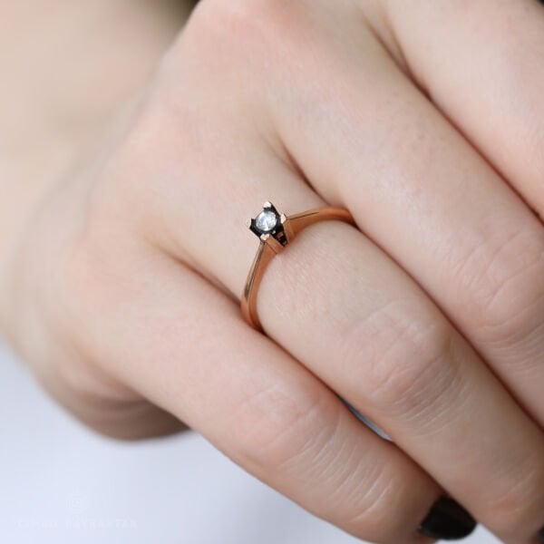 0,06 ct Elmas Tektaş Yüzük