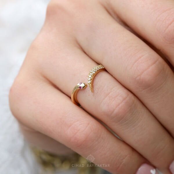Taşlı Yılan Altın Yüzük