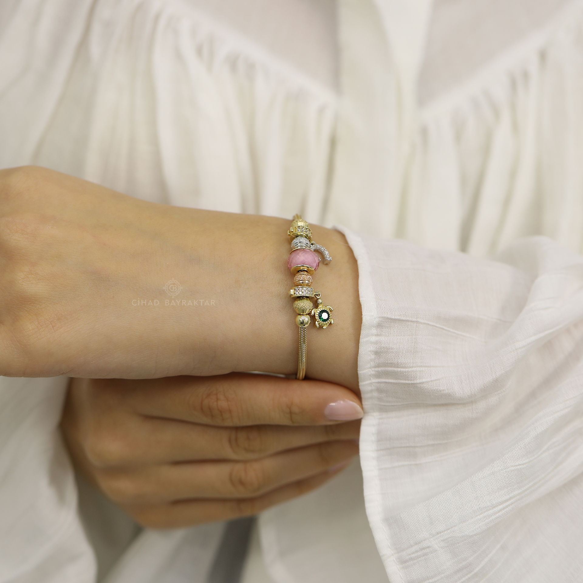 Figürlü Altın Bileklik