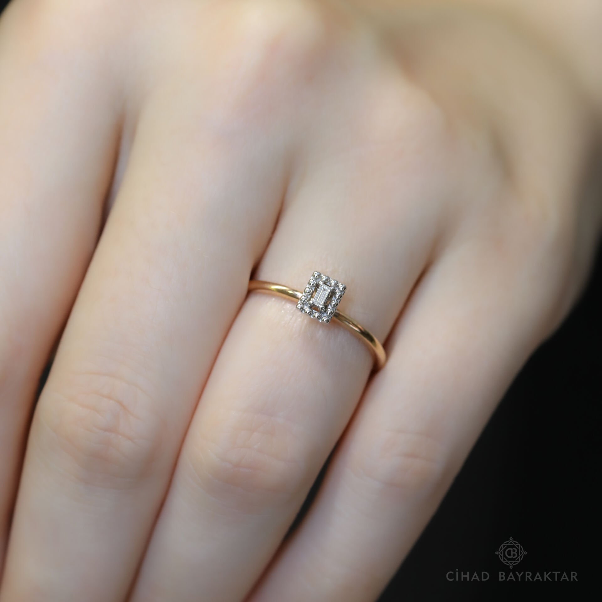 0.03 ct Pırlanta Baget Yüzük