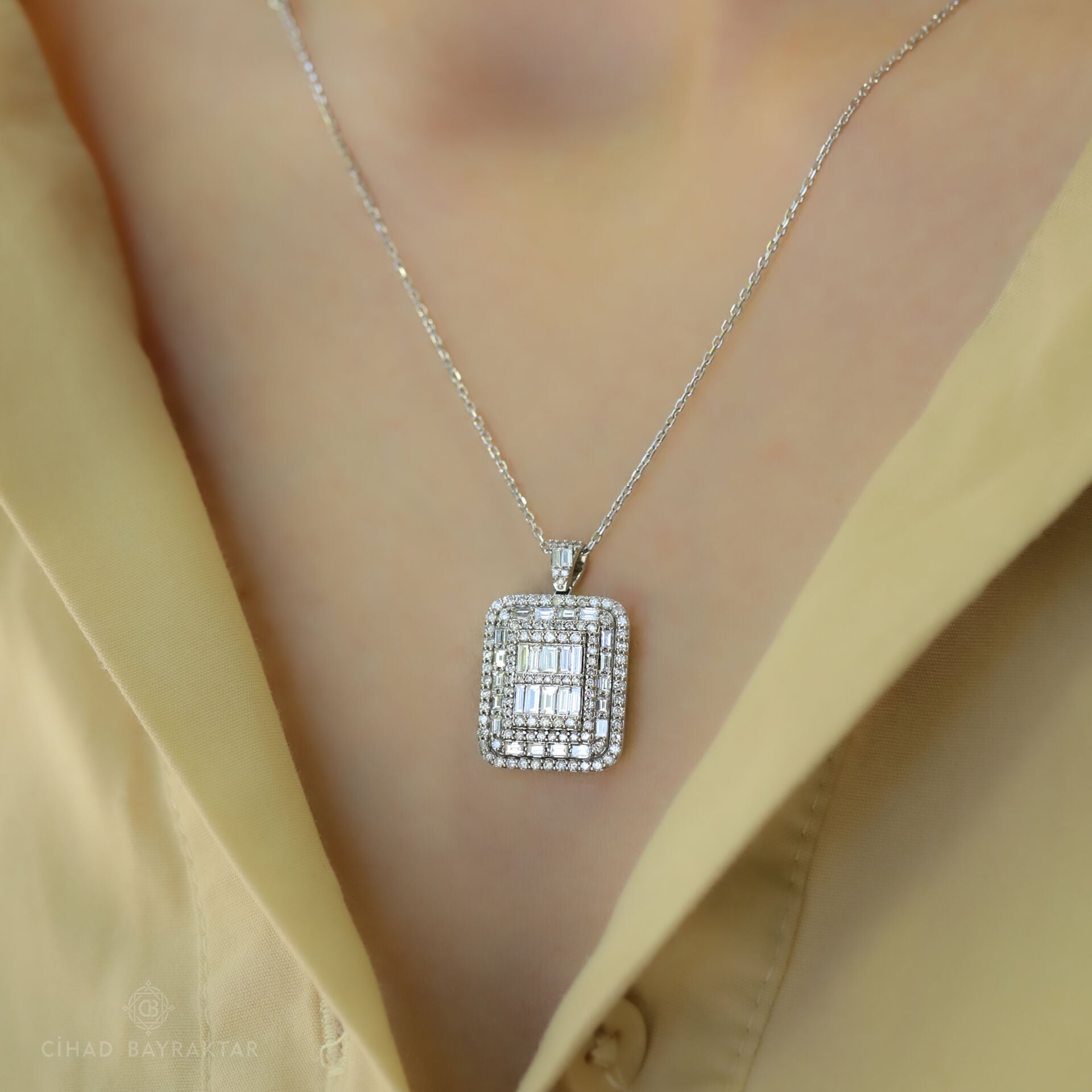 1.72 ct Pırlanta Baget Kolye