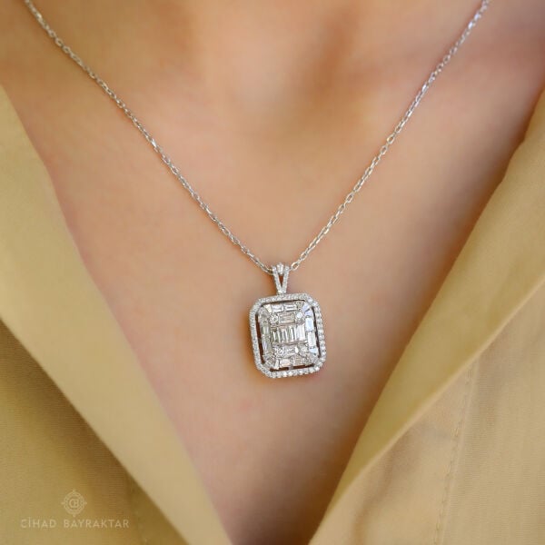 1.32 ct Pırlanta Baget Kolye