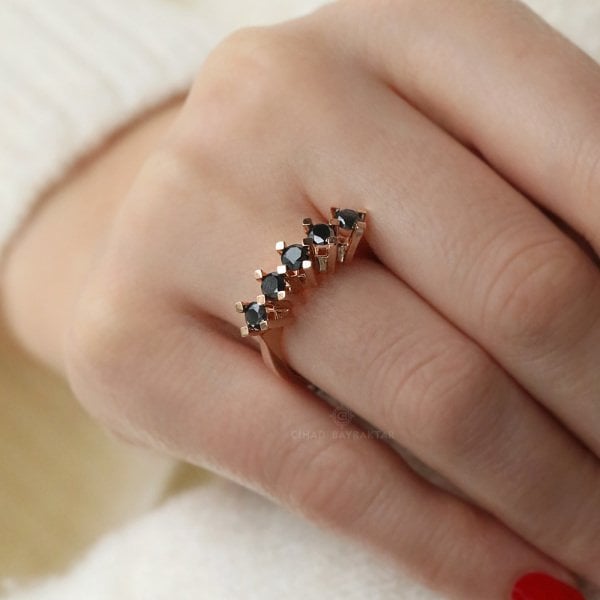 1,00 Ct. Siyah Beştaş Pırlanta Yüzük