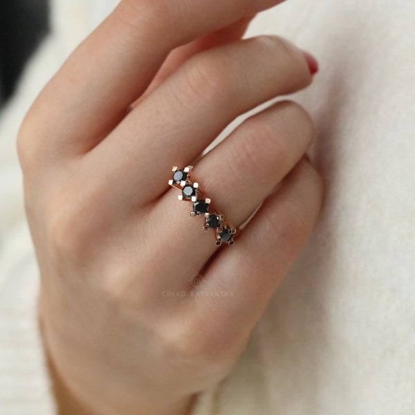 1,00 Ct. Siyah Beştaş Pırlanta Yüzük