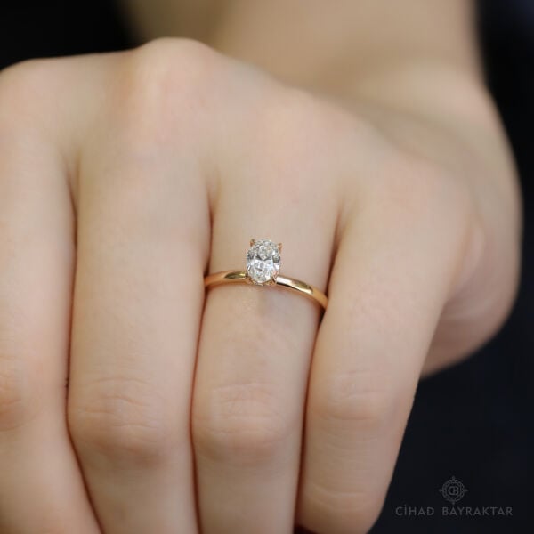 0.74 ct Pırlanta Oval Yüzük