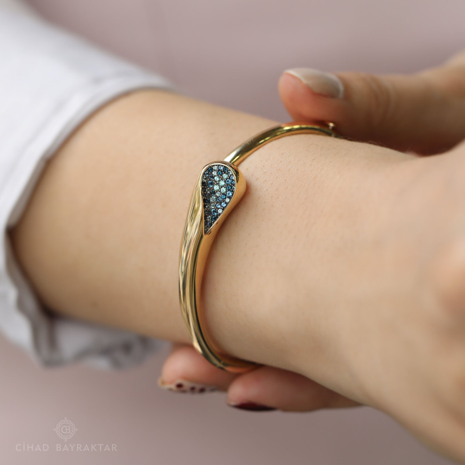 Cetaş Taşlı Altın Kelepçe