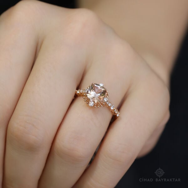 0.30 ct Pırlanta Morganite Yüzük