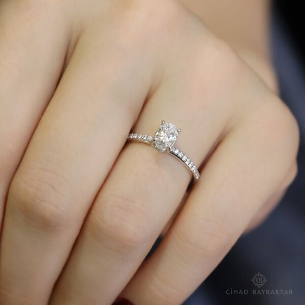 0.69 ct Pırlanta Oval Yüzük